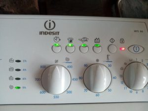 Codes d'erreur de la machine à laver Indesit avec indicateur clignotant