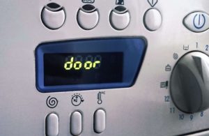 Durų klaida skalbimo mašinoje „Atlant“