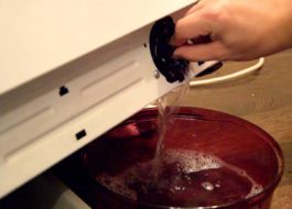 Как да премахнете тавата с прах в пералня Indesit и Ariston