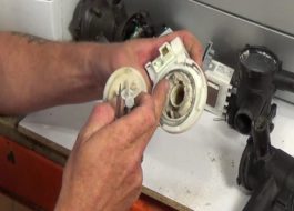 Wie überprüfe ich die Pumpe an einer LG Waschmaschine?