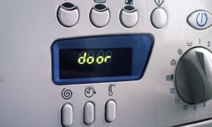 เกิดข้อผิดพลาดที่ประตูของเครื่องซักผ้า Ariston