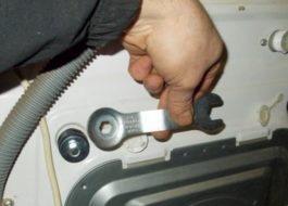 Forsendelsesbolte på vaskemaskinen - hvordan fjernes?