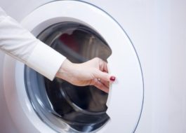 Как да отворите вратата на пералня Electrolux