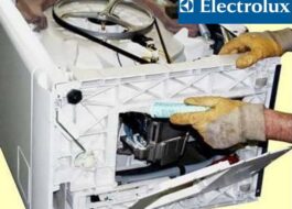 Разглобяване на пералня Electrolux с горно зареждане